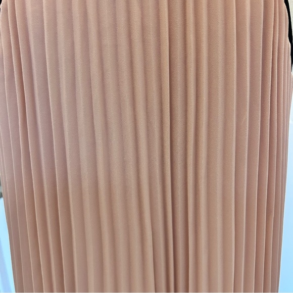 Hallhuber Pleated Blush Halter Dress with Black Trim – SZ 4 US - Picture 4 of 5